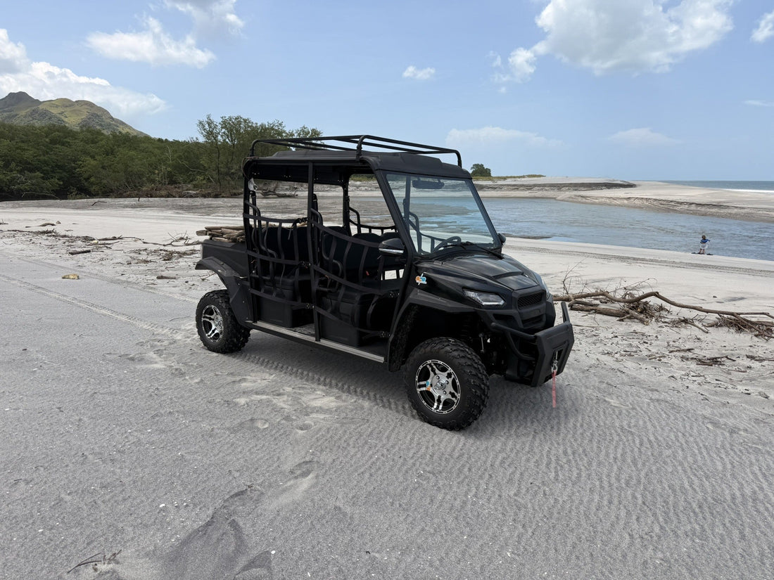UTV eléctrico Trek 4x4 de Life Power en la playa, Panamá
