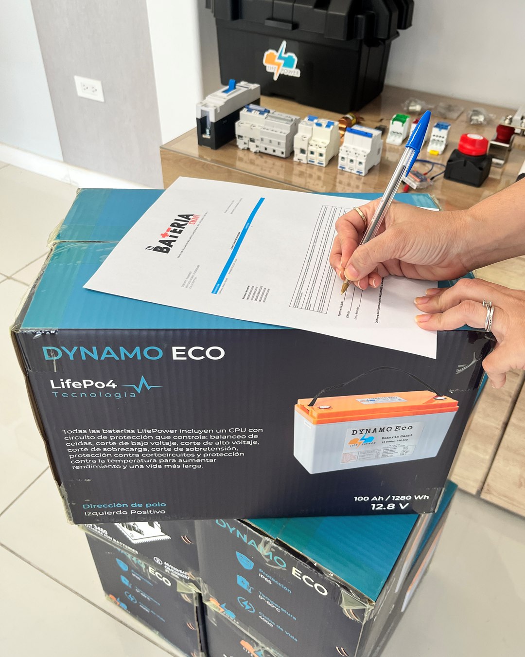 Caja original de la batería DYNAMO ECO 12V 100Ah LiFePO4 Life Power