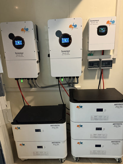 Inversores híbridos 12kW Life Power instalados con baterías Artudito