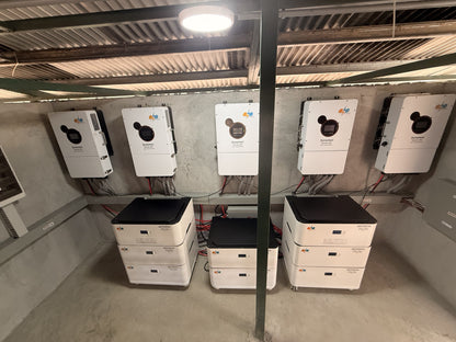 Instalación real: inversores híbridos 12kW Life Power con baterías Artudito
